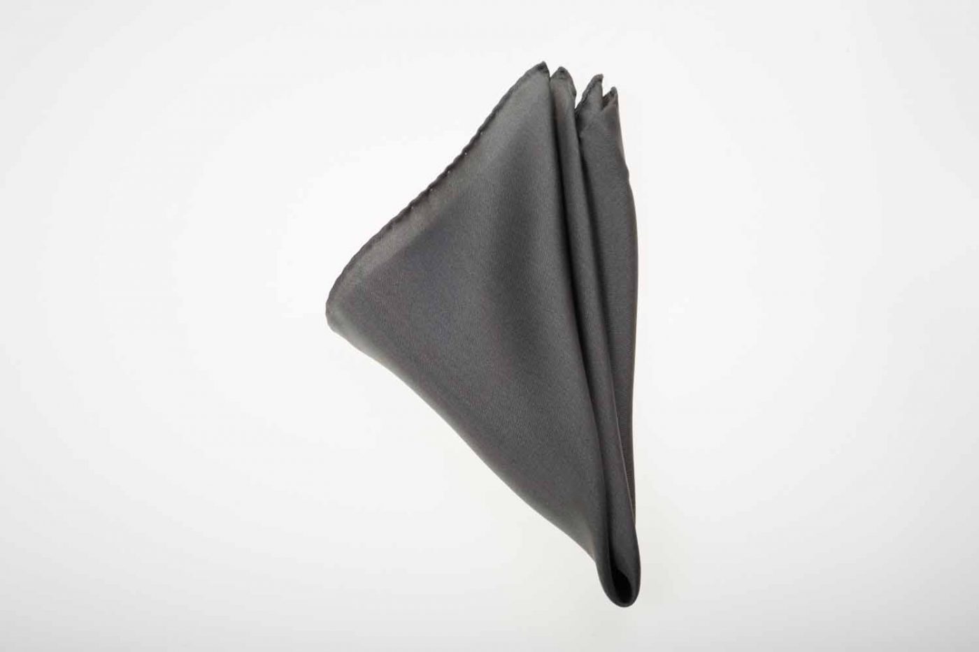 Pochette γκρι σκούρο μονόχρωμο, Μετάξι 100% 1 Pochette γκρι σκούρο μονόχρωμο, Μετάξι 100%