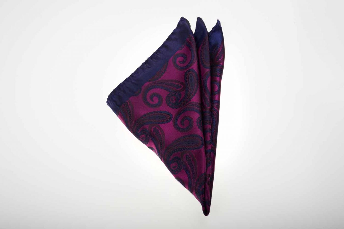 Pochette μπλε με μωβ λαχούρι, Μετάξι 100% 1 Pochette μπλε με μωβ λαχούρι, Μετάξι 100%